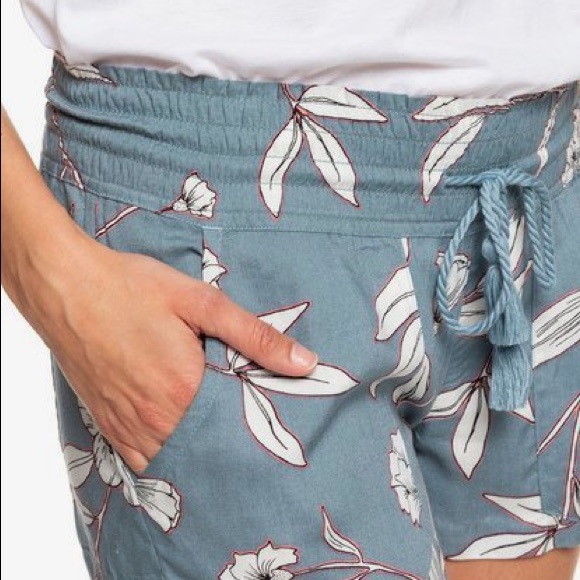 *NEW* Roxy Beach Shorts - Picture 2 of 6